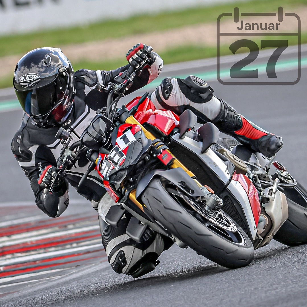 ➡️ 27.01.2024 🥂 #savethedate 

Anstelle einer Weihnachtsfeier 2023 organisieren wir zusammen mit dem Landgasthof Spitzauer in Nittendorf einen Neujahrsempfang 2024!
Wir freuen uns schon sehr darauf, ab 19:00 mit euch sowohl in gemeinsamen Erinnerungen aus 2023 zu schwelgen als auch auf unsere in diesem Jahr geplanten Ereignisse anzustoßen!

Bis dahin wünschen wir allen ein frohes und gesundes neues Jahr! 🍀 

#std #ducati #docregensburg #desmoownersclub #ducatiofficialclub #ducatistreetfighter #ducatistreetfighterv4 #ducatistreetfighterv4s #racetrack #autodrommost #ducatilife #ducatilove #ducatista #ducatisti #ducatifamily